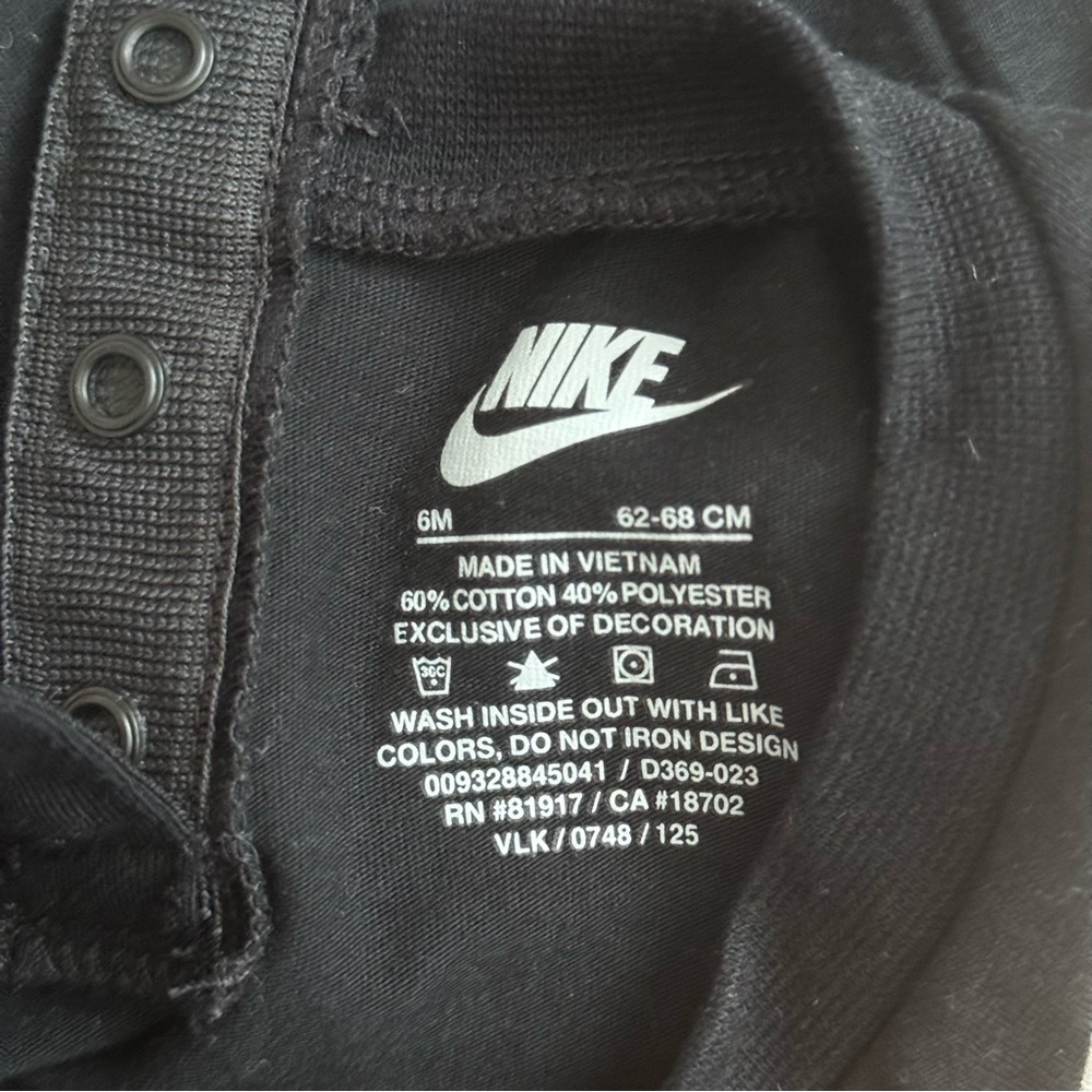 Nike Baby Infant Nike Logo Coverall Futura Romper Bodysuit Black White 6 Months - Picture 6 of 6